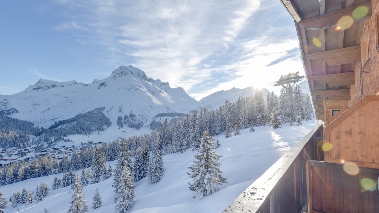 Ausblick vom Südbalkon im Landhaus Sonnenburg auf Lech am Arlberg